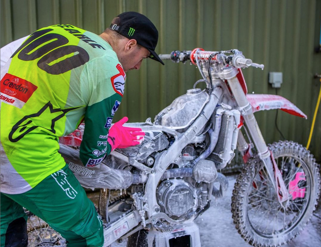 How to tell if you need a new motorcycle chain? AMA Warehouse